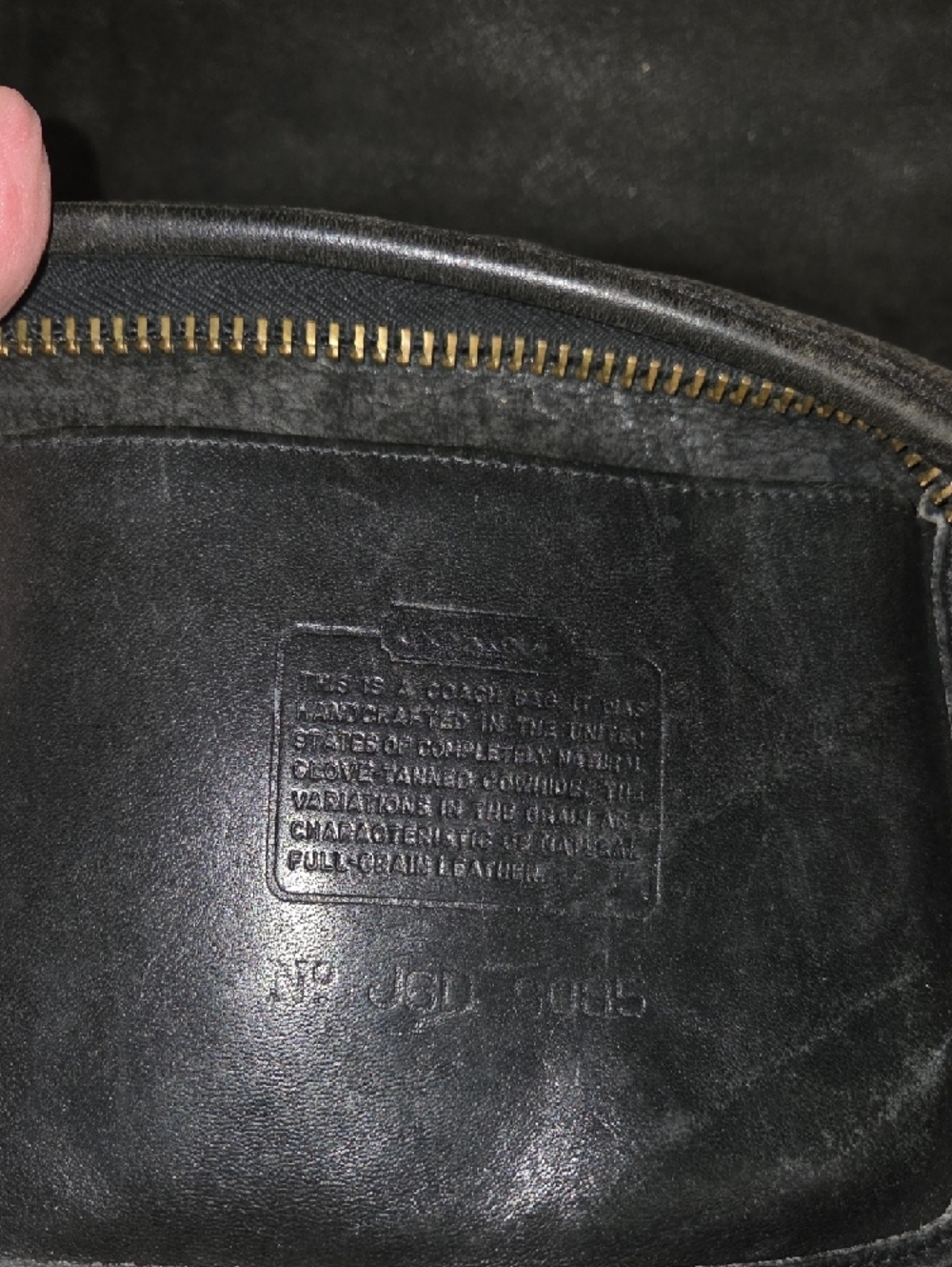 PERFECTLY BROKEN IN Coach Black Leather Bucket Shoulder Bag with Gold Hardware - Picture 9 of 9